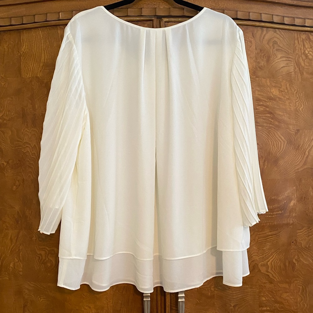 Ariat Cream Pleated Sleeve Blouse